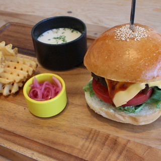 リピーター多！SWTチーズバーガー