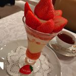 資生堂パーラー - 香川県　木田郡三木町産“さぬきひめ”のストロベリーパフェ