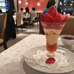 資生堂パーラー - 香川県　木田郡三木町産“さぬきひめ”のストロベリーパフェ