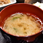 近為 - 【三点盛合せとごはん@税込2,360円】みそ汁