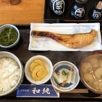 和純 - 焼魚(サーモン西京)定食700円…大満足なランチでした