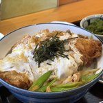 和純 - カツ丼850円…玉ねぎではなく長ねぎが入っています