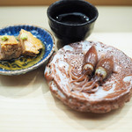 日本橋蛎殻町 すぎた - 【ツマミ】ホタルイカの味噌漬け、鮟肝を甘く煮付けたもの、新政の貴醸酒