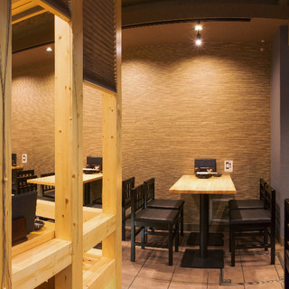 カウンターも半個室もある自由度◎な店内（22名から貸切可）