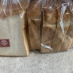 Namba Bekari - 食パンとレーズン食パン