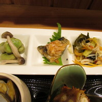 ヒル薬膳粥・ヨル貝料理カイノクチ - 空豆・イワシ他