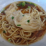 中華そば さわ - ワンタンの皮も大きい