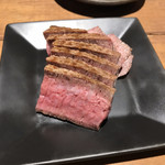 肉山 - 赤牛の外もも