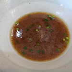 中華そば さわ - 色ほどの塩分は感じない