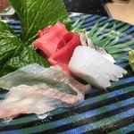 第三春美鮨 - 鮃　2.2g　浜〆　釣　宮城県志津川 シビマグロ　中トロ　222kg　腹下　熟成5日目　延縄漁　和歌山県那智勝浦 シビマグロ　中トロ　175kg　腹上二番　熟成3日目　延縄漁　和歌山県那智勝浦 障泥烏賊　定置網漁　2.3kg　三重県南島