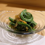 丸萬寿司 - こごみ