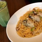 シャポールージュ - 牡蠣と茸のパスタ/抹茶ラテ