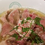 麺屋 六感堂 - かにく道楽(蟹煮干清湯 炙り黒毛和牛添え)