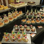 NOBOTEL HA LONG HOTEL - 料理写真:テンション上がるデザートコーナー
