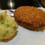 丸亀製麺 - コロッケ+磯部玉子