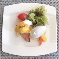 R restaurant & bar - 