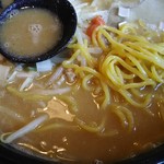 北海道らーめん 奥原流 久楽 - 麺。