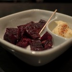 DEN - 自家製燻製のビーフジャーキー