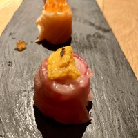 梅田 ワーフ - 和牛×生うに、サーモン×いくらの一口炙り　580円/person