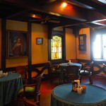 珈琲歌劇 - テーブルも椅子もアンティーク