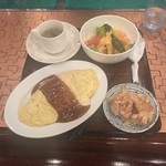 ブルドック - 料理写真:サービスセット(インディアンオムライスとから揚げのセット)