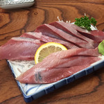 Izakaya Taruhachi - 2019年4月。ブリ刺580円。これも切り身デカい！