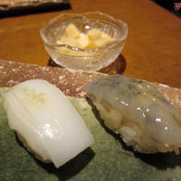 鮨　銀座　鰤門 - 墨烏賊、海老の昆布締め