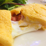 ウエスト青山ガーデン - モッツアレラチーズとトマトのオムレツ(≧∀≦)オムレツは飲み物です！