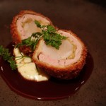 とんかつ マンジェ - ヘレ肉と貝柱のロールフライ✨
      実は大きめです(*´艸`*)