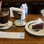 コーヒーハウス ニシヤ - カフェ コン ギアッチョ（エスプレッソロックスタイル）（500円）税込とガトーショコラ（500円）税込