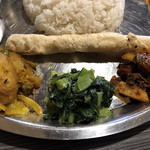 ネパール民族料理 アーガン - パパドゥと漬物系料理