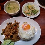 サバイチャイ タイ料理 - ｶｵｶﾞﾊﾟｵ（鶏肉のﾊﾞｼﾞﾙご飯）