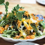 鰻う おか冨士 - わかめと新玉ねぎのサラダ