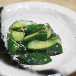 鰻う おか冨士 - 付きだしの胡瓜の漬物
