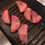 Yakiniku Dokoro Sankouen - 極匠厚切りタン 1690円