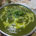 Sathi - カレーはチキンサグカレー、ほうれん草と鳥肉のカレーです、カレーの辛さは自分で選べますよ