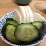 とんかつ春 - 今日のぬか漬け。程よいしょっぱさが食欲をそそる。つか、ぬか漬けって栄養すごいんだよ。生のままより。