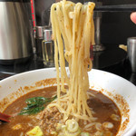 中国手打拉麺 馬賊 - 太さもまばらな手打ち麺がモッチリ
