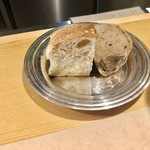 フランス料理Y's - 
      自家製パン２種