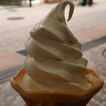 とうふ＆スイーツの店　やまとや - とうふソフトクリーム。