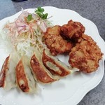 豚皇  - 大き目から揚げと餃子