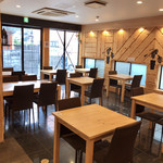 Cafe du Riche - 内観写真:奥にもテーブル