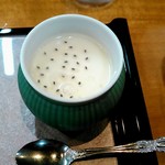 比他棒 - 杏仁豆腐もプリンみたいに、クリーミ、これも甘すぎず、美味いですよ