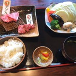 焼肉ひらい - 焼肉ランチ（極）（3,000円）の第一弾のお肉_2019年4月