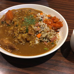 Orukotto - カレーピラフを初めて見たのは誰かの上げたInstagram。「絶対旨いぞ、これは」という確信を持って食べたが、期待を大きく上回って物凄く旨かった。カレーは多分バナナを入れてるな…マスターに聞きたかった