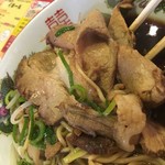 新福菜館 - 叉焼をズーム