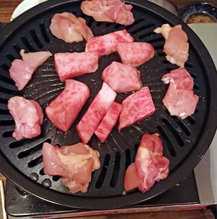 お肉と私の酒場 ハセガワ - 鉄板で自分焼き