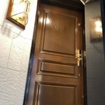 カハラ - 入り口のドア