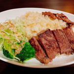 牛の家 - 「ステーキチャーハン：サーロイン（2,000円）」