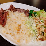 牛の家 - 「ステーキチャーハン：サーロイン（2,000円）」
